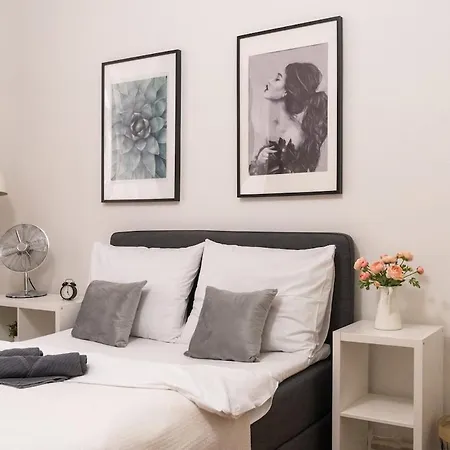 Vesela In The Center Of Appartement
